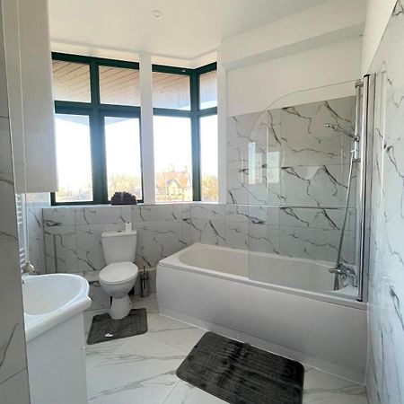 1 Bedroom Apartment - Flitwick - Contractor Friendly - Tourist Ready - Full Kitchen - Wifi - Smart Tv - Sofa Bed - Free Parking - Ideal For Short Or Long Stays Bagian luar foto