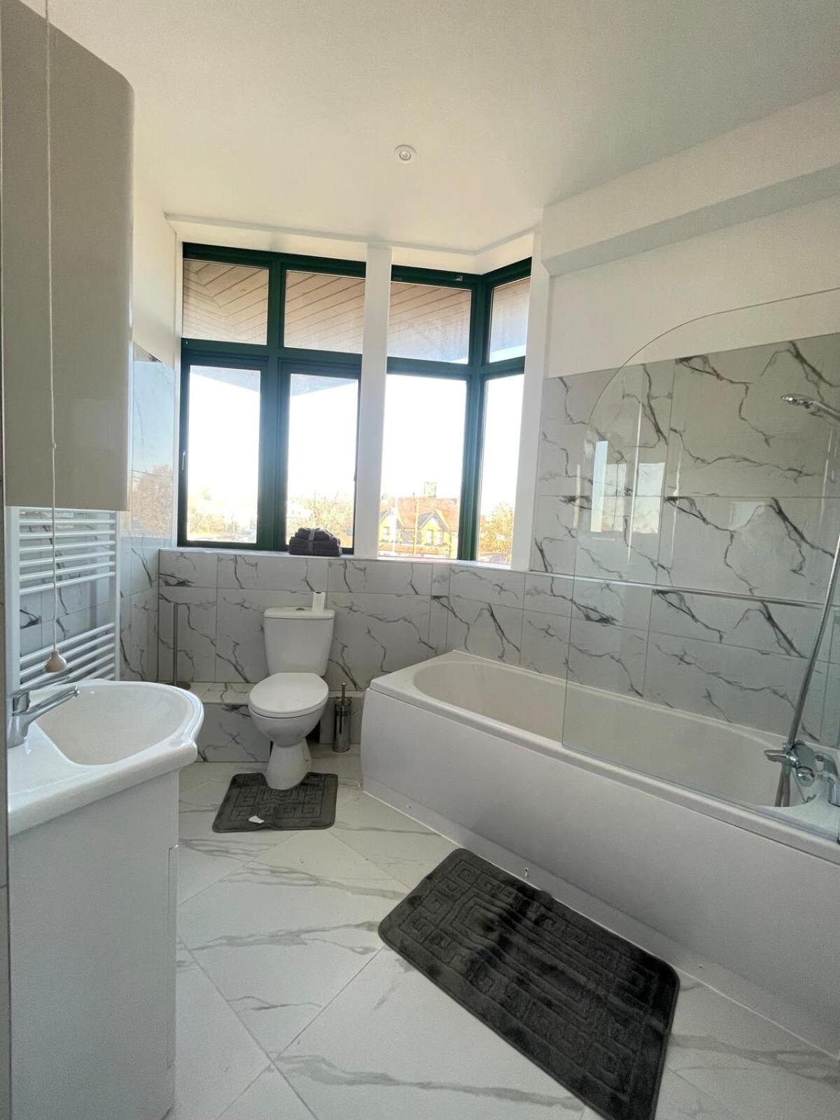 1 Bedroom Apartment - Flitwick - Contractor Friendly - Tourist Ready - Full Kitchen - Wifi - Smart Tv - Sofa Bed - Free Parking - Ideal For Short Or Long Stays Bagian luar foto