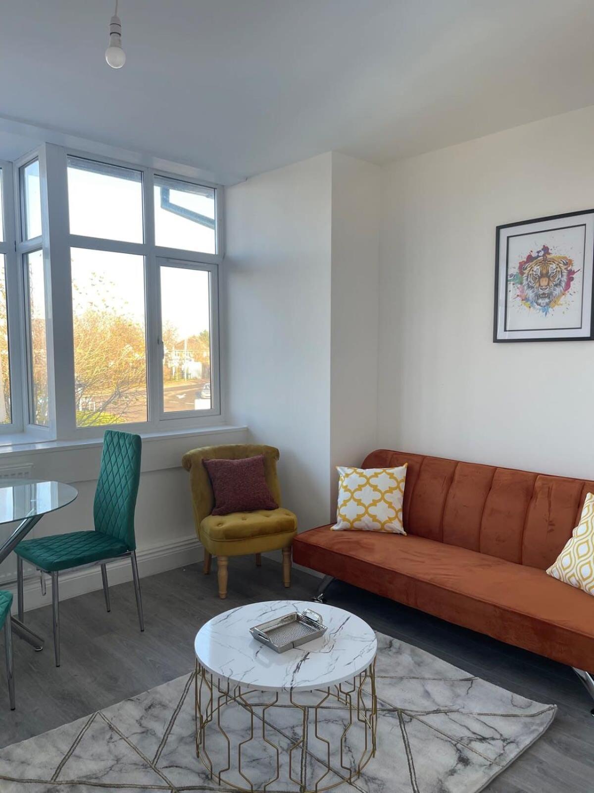 1 Bedroom Apartment - Flitwick - Contractor Friendly - Tourist Ready - Full Kitchen - Wifi - Smart Tv - Sofa Bed - Free Parking - Ideal For Short Or Long Stays Bagian luar foto