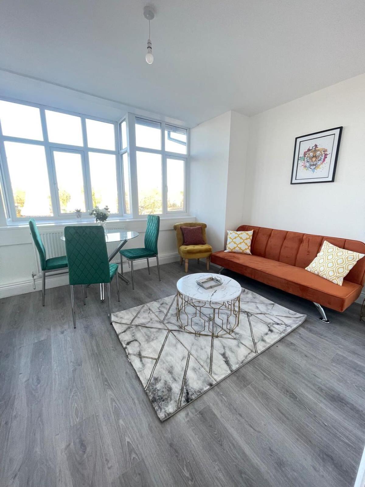 1 Bedroom Apartment - Flitwick - Contractor Friendly - Tourist Ready - Full Kitchen - Wifi - Smart Tv - Sofa Bed - Free Parking - Ideal For Short Or Long Stays Bagian luar foto
